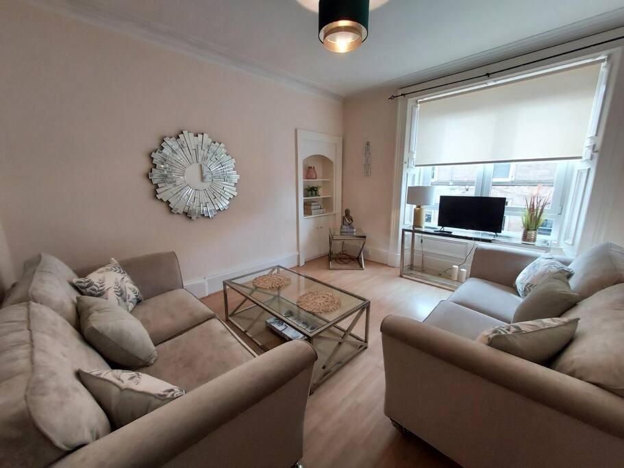 Lovely 2 Bedroom Apartment In The Centre Of Hawick Eksteriør bilde