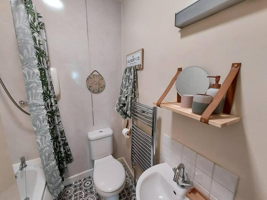Lovely 2 Bedroom Apartment In The Centre Of Hawick Eksteriør bilde